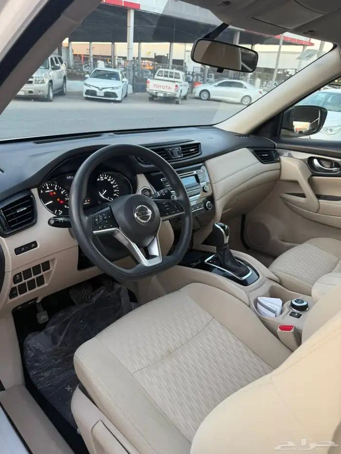 نسيان اكستريل 2022 ابيض 5 ركاب عداد 130 الف 9