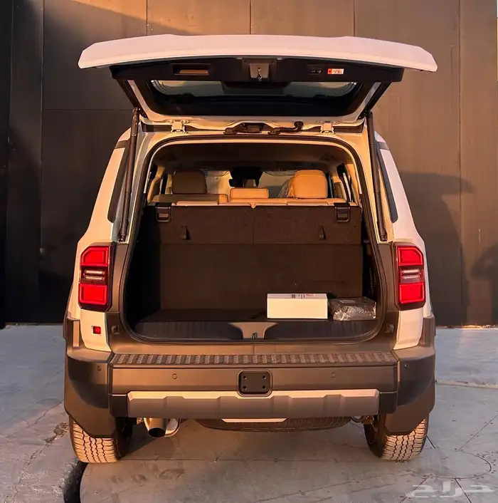 تويوتا برادو 2026 TXL3 بنزين لدى شركة عبدالمجيد الخضر 7