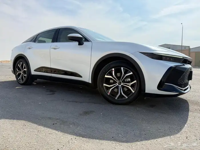 للبيع تويوتا كراون موديل 2023 هايبرد نضيفه جدا  ممشي قليل 0