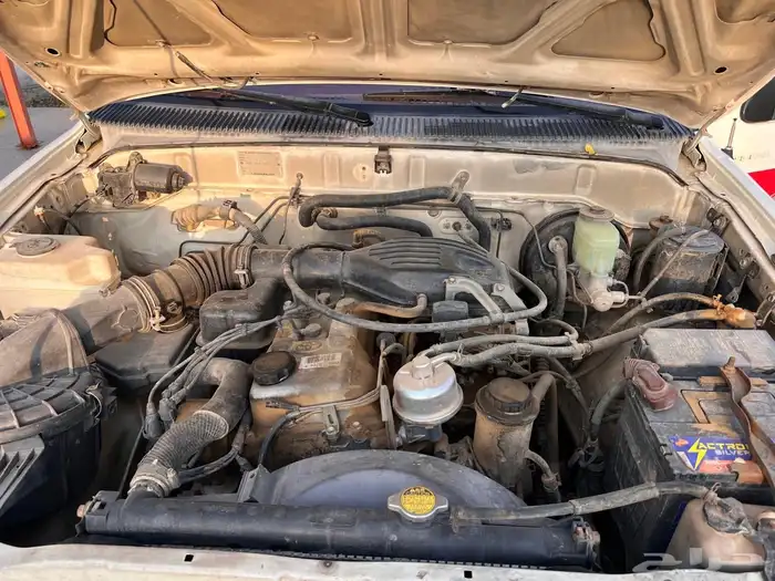 هايلوكس موديل 2000 4