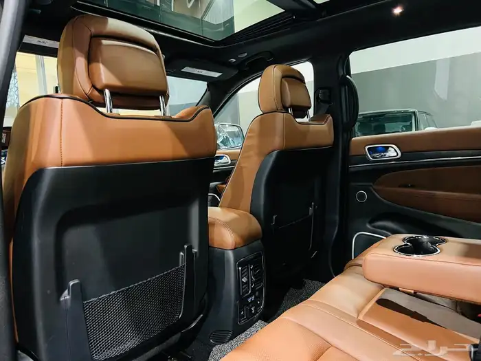 جيب شروكي 2021 ساميت (عرض خاص) 8