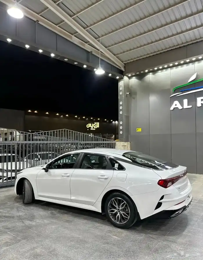 كيا K5 مطور 2021 لدى معرض(عبيد الرشيدي) 5