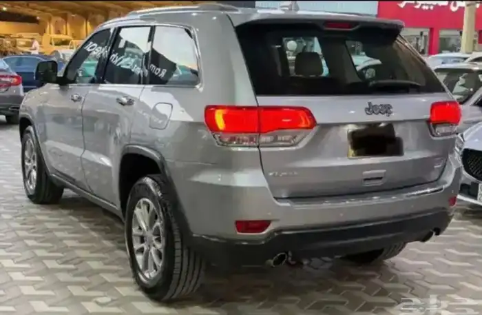 جيب شروكي همي 2015 على الشرط 4