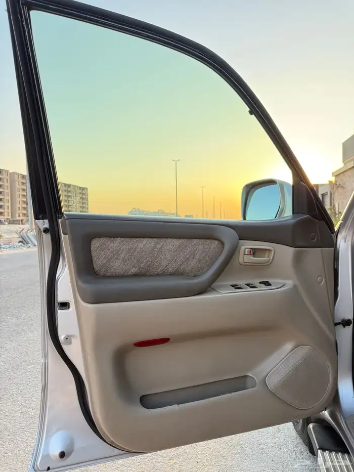 لاندكروزر GXR هدد قير عادي سبير علاق ( وكالة ) 31