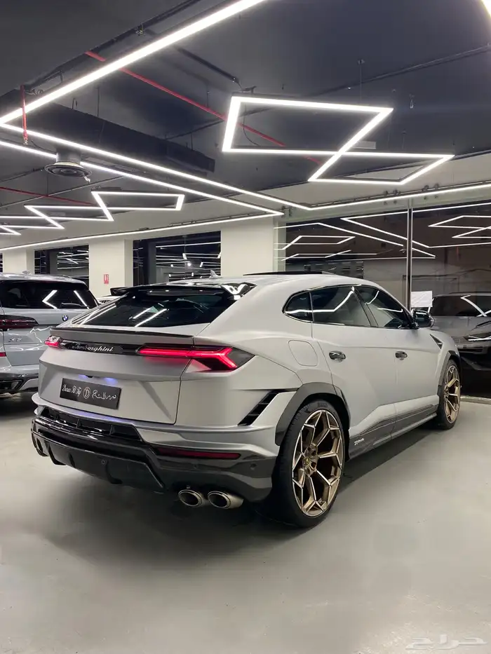 لامبورجيني اوروس بيرفورمانتي 5