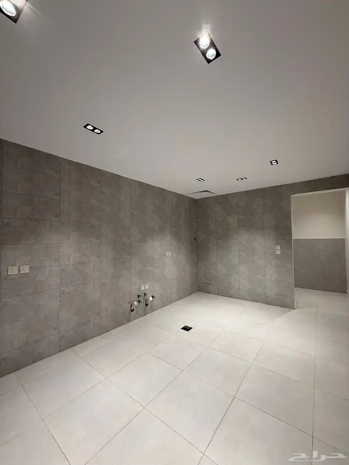 للبيع شقة علوي 6 غرف ببلكونة قرب منتزه المطآر بأبها 550 الف 15