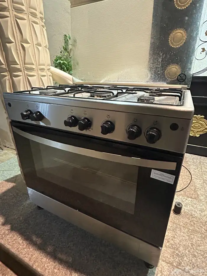 فرن وغسالة وكرسي بار وطاولة قهوة 10