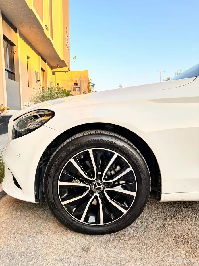 مرسيدس C200 ممشى قليل   اخت الجديدة وبحالة الوكالة 34