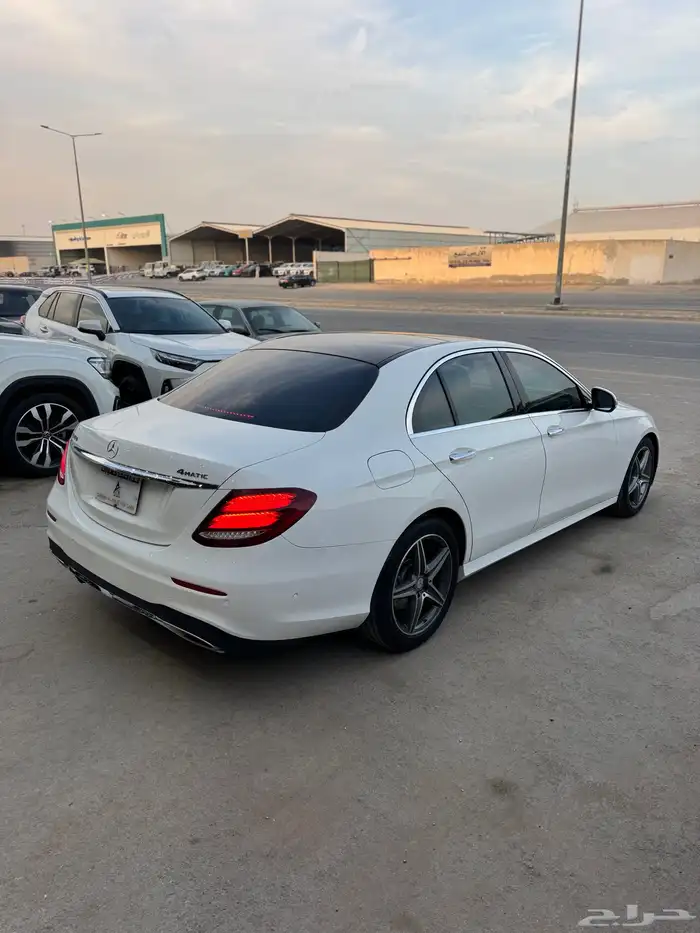 للبيع مرسيدس E300 2017 - فل كامل - أمريكي 4