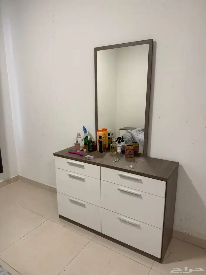 سرير وتسريحة من هوم بوكس 0