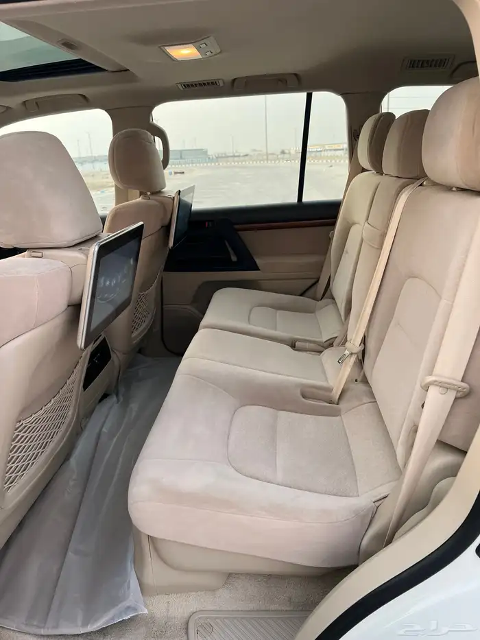 لاندكروزر 2018 سعودي فل كامل 12