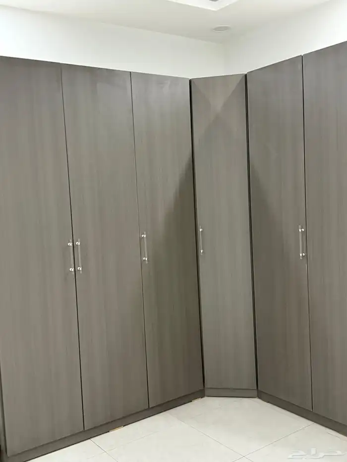 للبيع دولاب ملابس 1