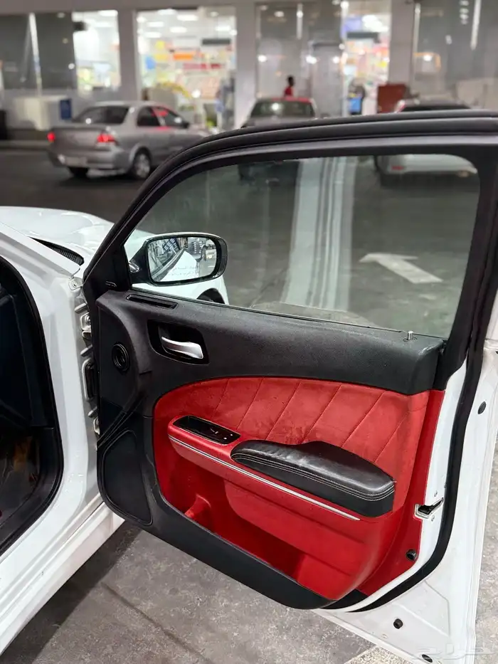 دودج تشارجر 2015 SRT 6.4 ابيض لؤلؤي 10