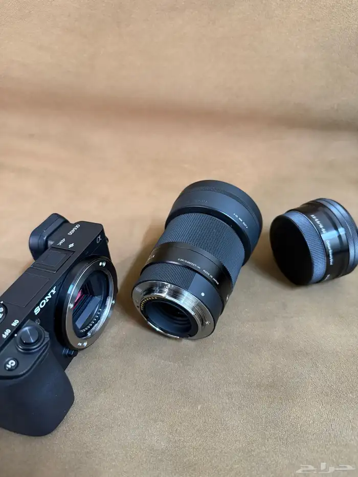 للبيع كاميرا Sony A6400 مع عدستين 4