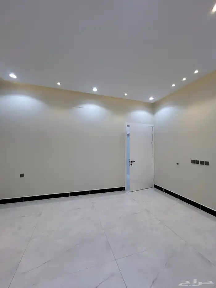 للبيع شقة ارضية و روف علوي تشطيب vipشمال الراقي خميس مشيط 5