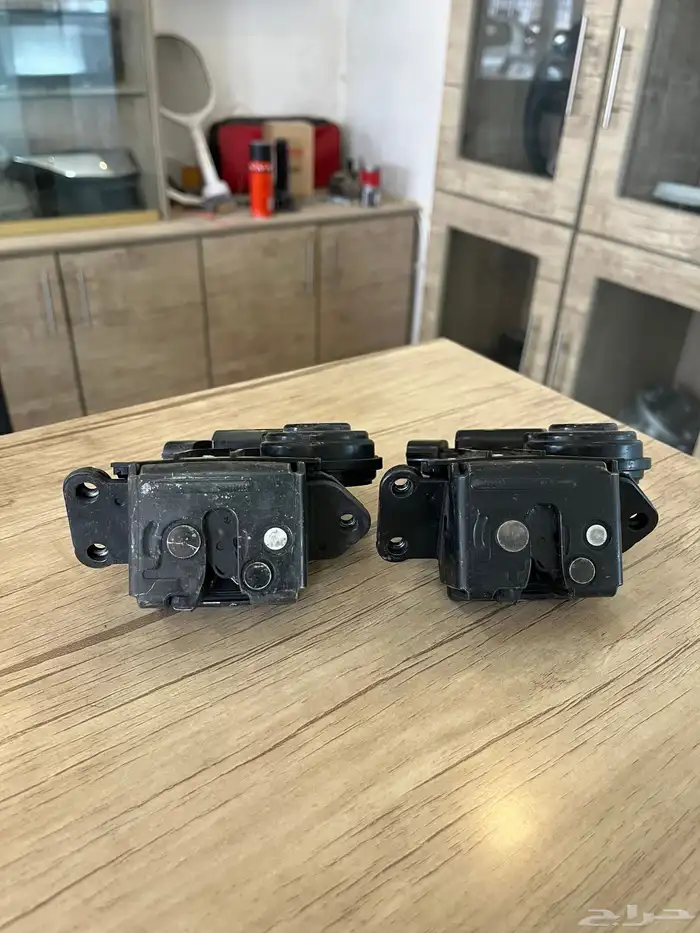 قفل باب شنطه لاندكروزر 2010GXR 1