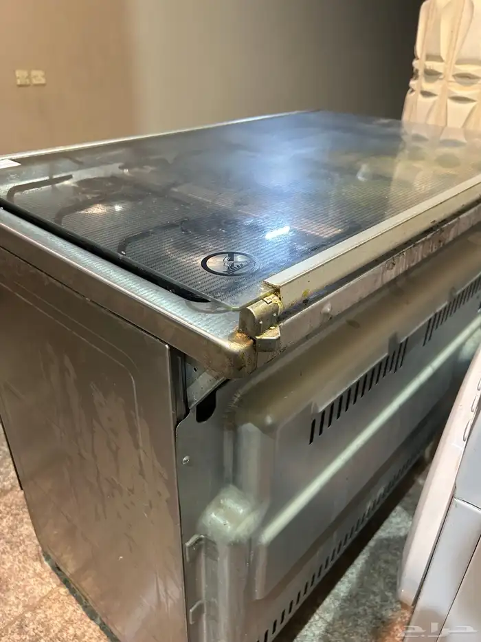 فرن وغسالة وكرسي بار وطاولة قهوة 7