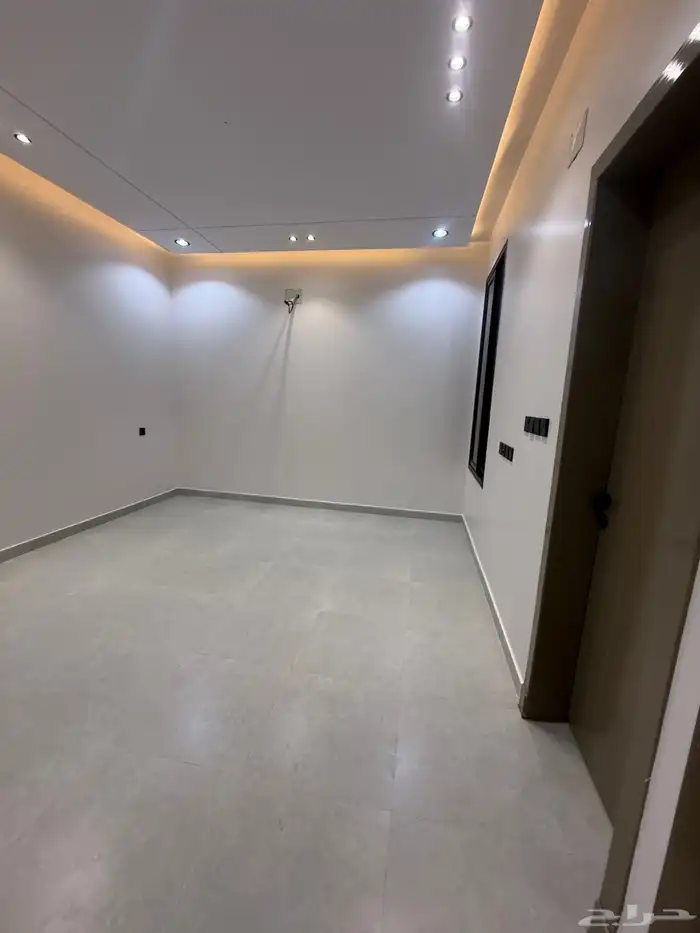 للبيع روف بملحق علوي درج داخلي وخارجي شرق خميس مشيط 650الف 15