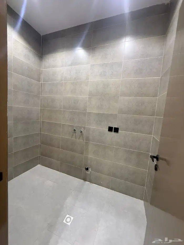 للبيع روف بملحق علوي درج داخلي وخارجي شرق خميس مشيط 650الف 10