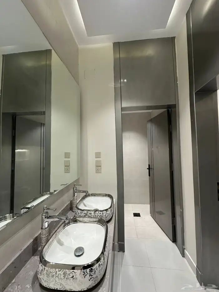 للبيع شقق علويه بسعر وموقع مميز حى المعارض خميس مشيط 2