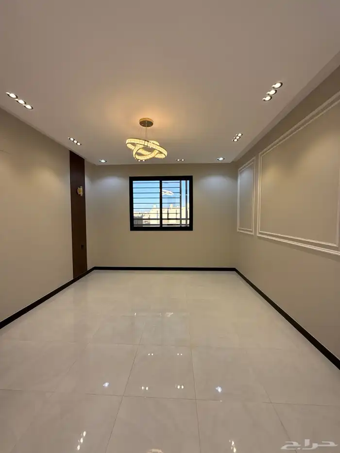 للبيع ارواف علويه 9غرف وشقق ارضيه ببايكة سيارة ف درة الموسي 30