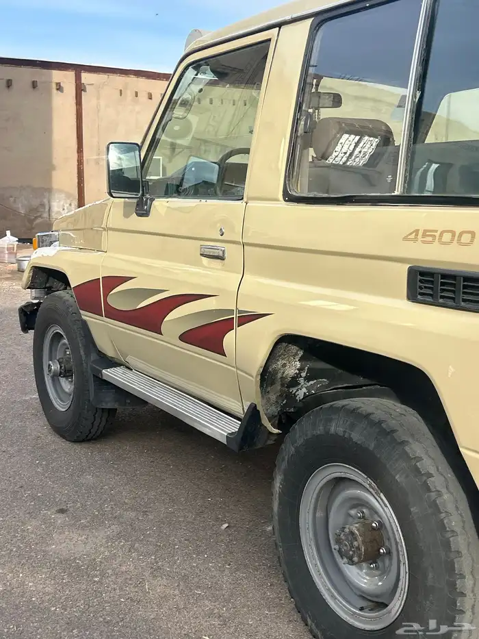 جيب ربع 97 نظيف محركات كلها شرط بودي زين فيه بعض الرشوش 1