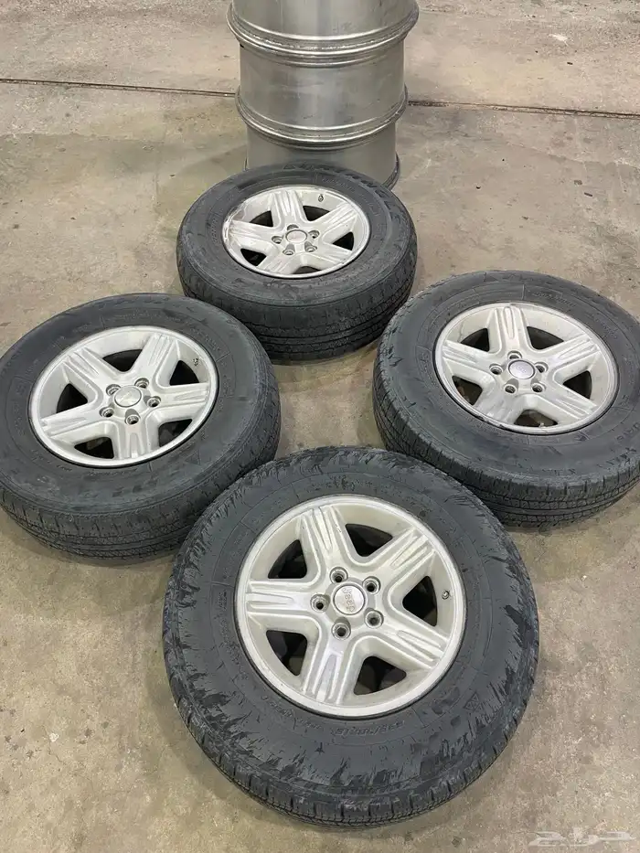 جنوط شروكي لا رجه ولا شي وحد من الجنوط فيه خدش ومعهن كفرات 0