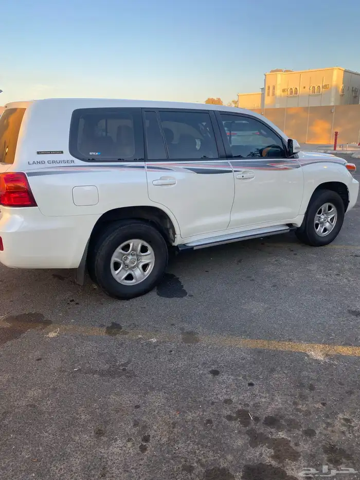 صالون لاندكروزر 2015 0