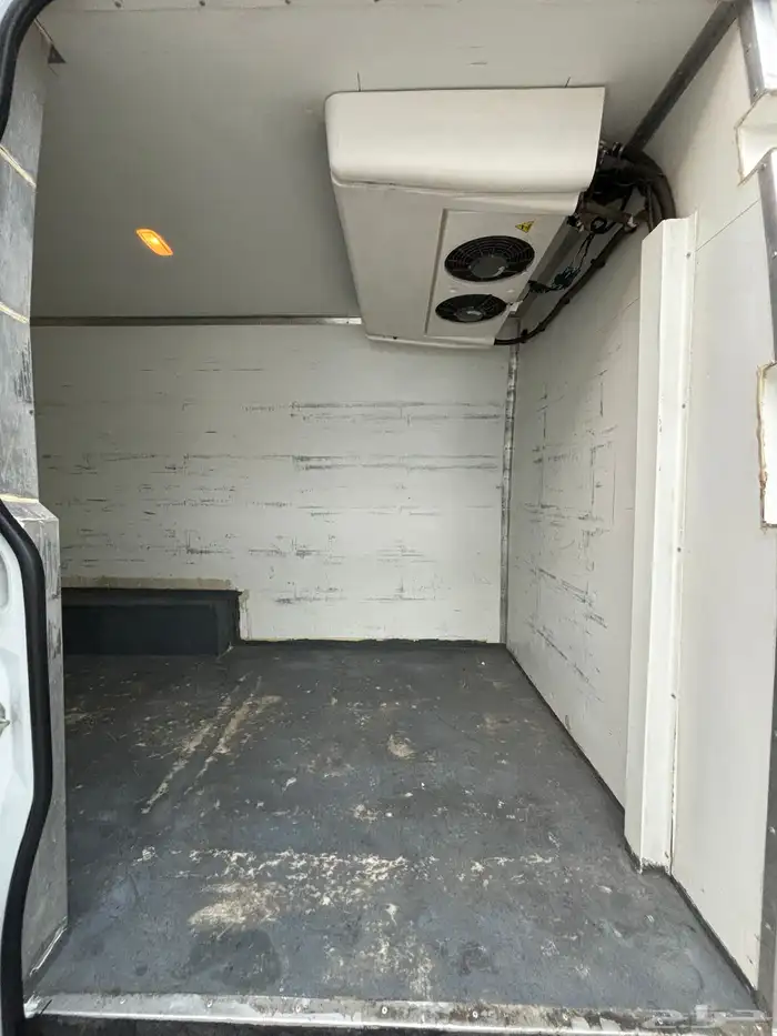 مرسيدس فان سبرنتر 2019 ديزل قير اتوماتيك ثلاجه سقف عالي 12