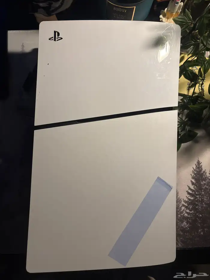 بلايستيشن 5 مستعمل كم شهر للبيع مع يدتين 3