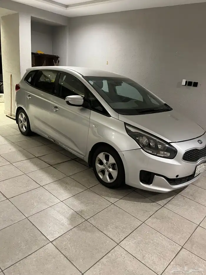 للبيع كيا كارينز 6