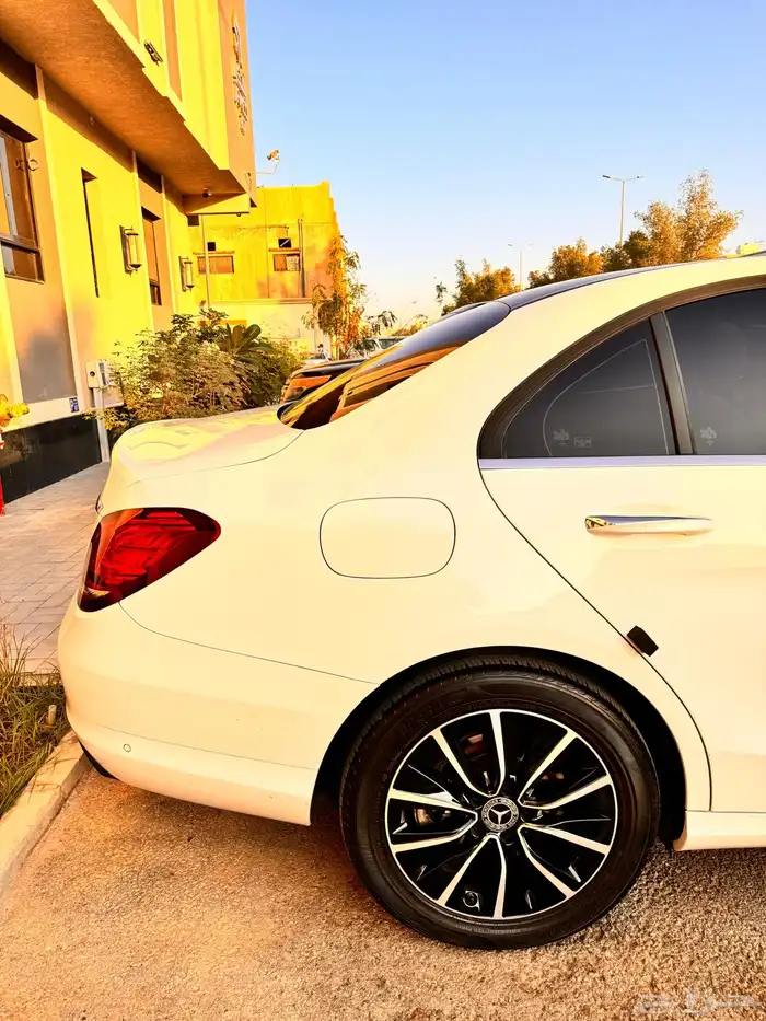 مرسيدس C200 ممشى قليل   اخت الجديدة وبحالة الوكالة 21