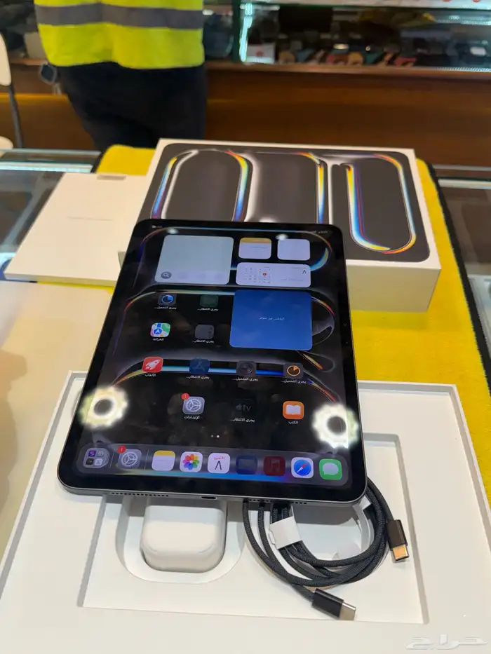 آيباد برو 2024 معالج M4 مع كرتونه وكامل اغراضه جدا  نضيف 8
