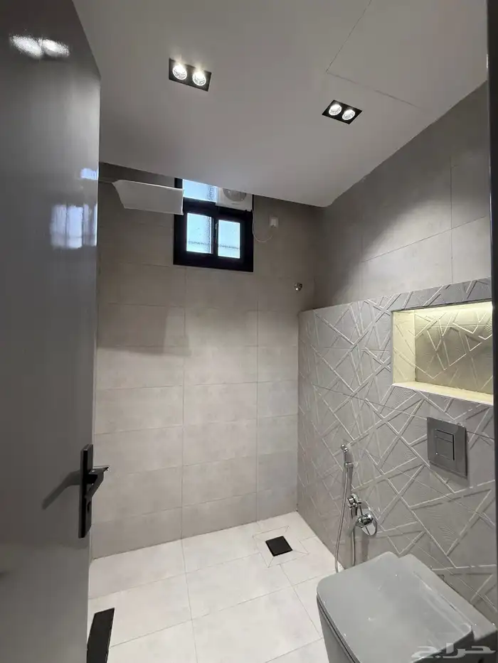 للبيع شقة علوي 6 غرف ببلكونة قرب منتزه المطآر بأبها 550 الف 26