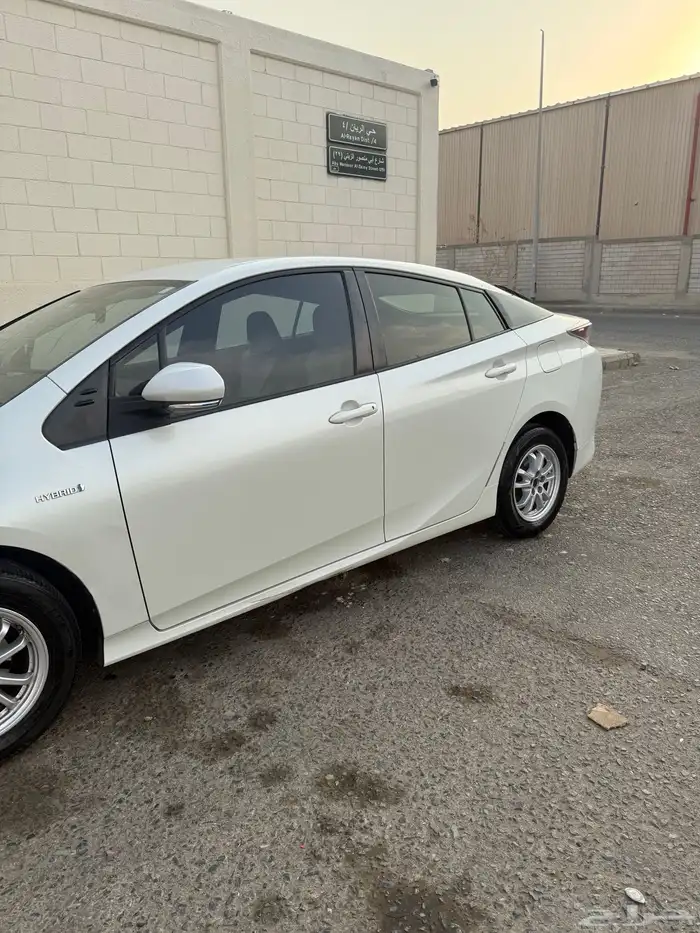 تويوتا بريوس ممشى قليل 8