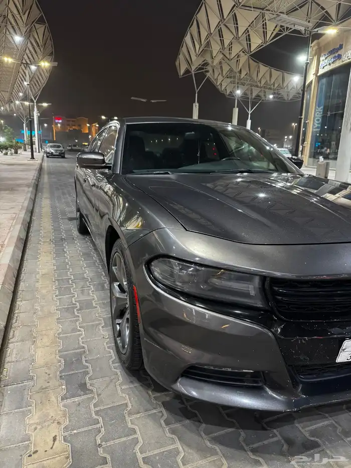 تم البيع دودج تشارجر 2016 لون رمادي غامق 4