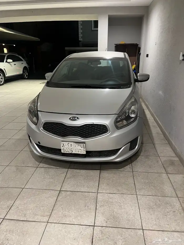 للبيع كيا كارينز 0