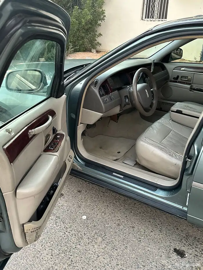 تاون كار لنكولن نظيف للبيع 17