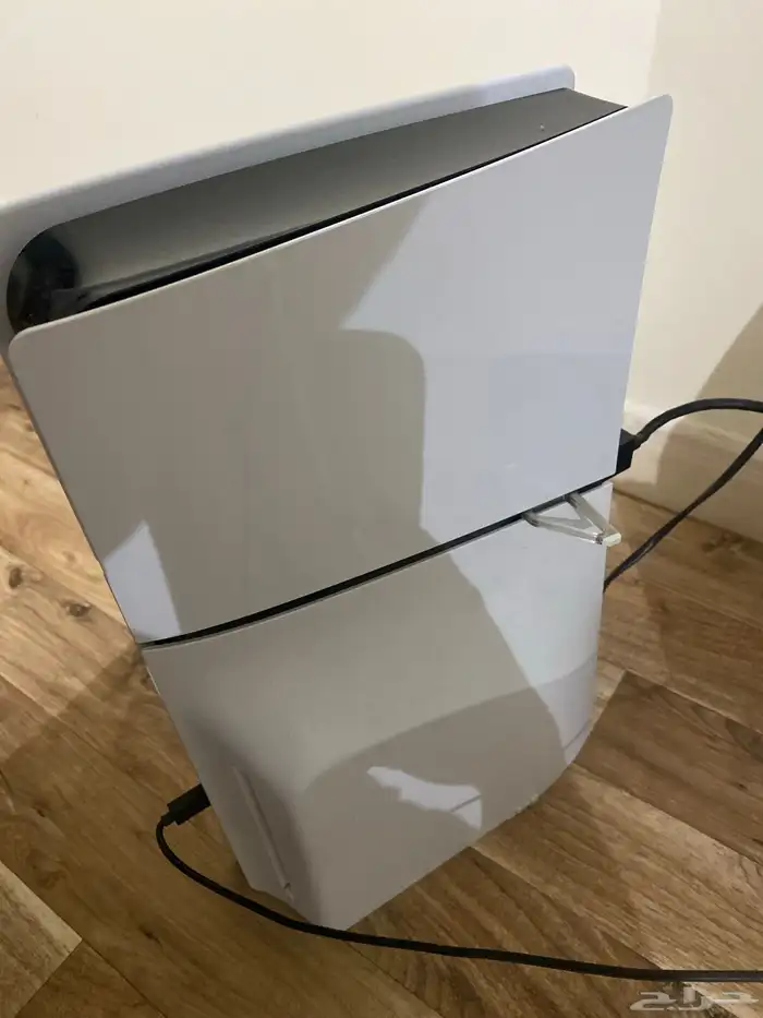 بلاستيشن 5 للبيع جديد ونظيف معاه يدين وسماعتين وم 0