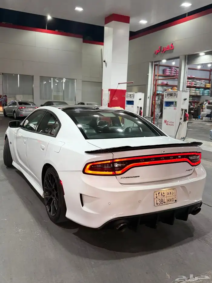 دودج تشارجر 2015 SRT 6.4 ابيض لؤلؤي 6