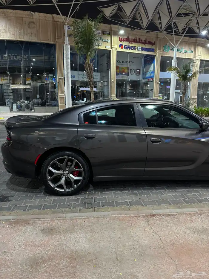 تم البيع دودج تشارجر 2016 لون رمادي غامق 2