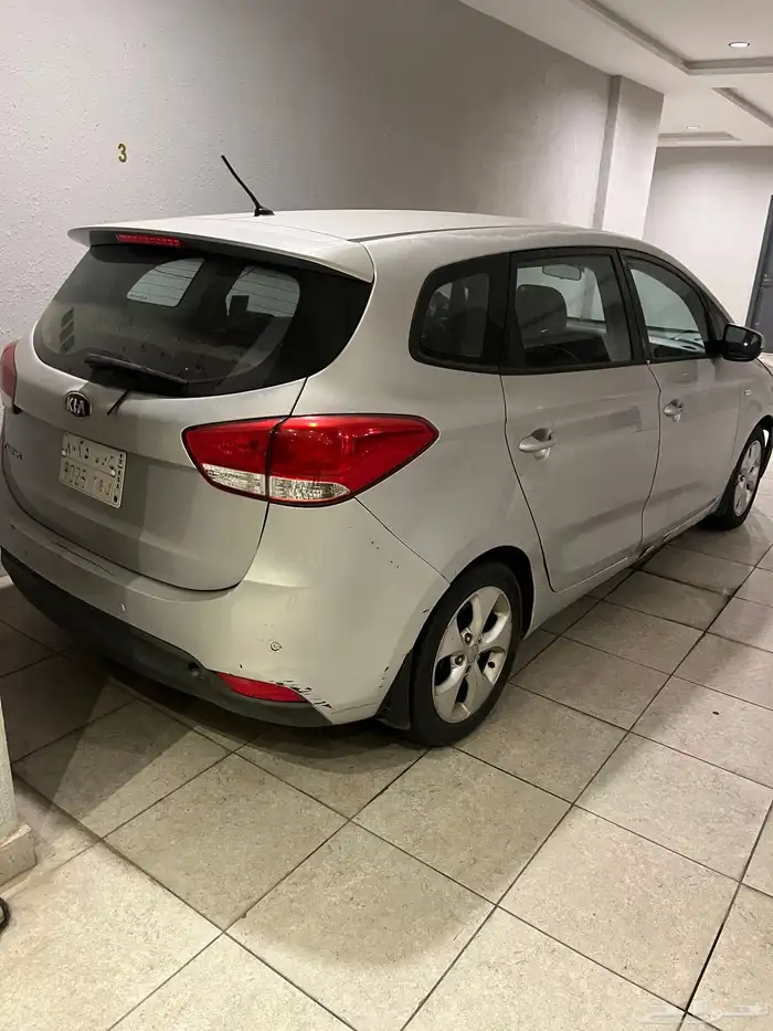 للبيع كيا كارينز 2