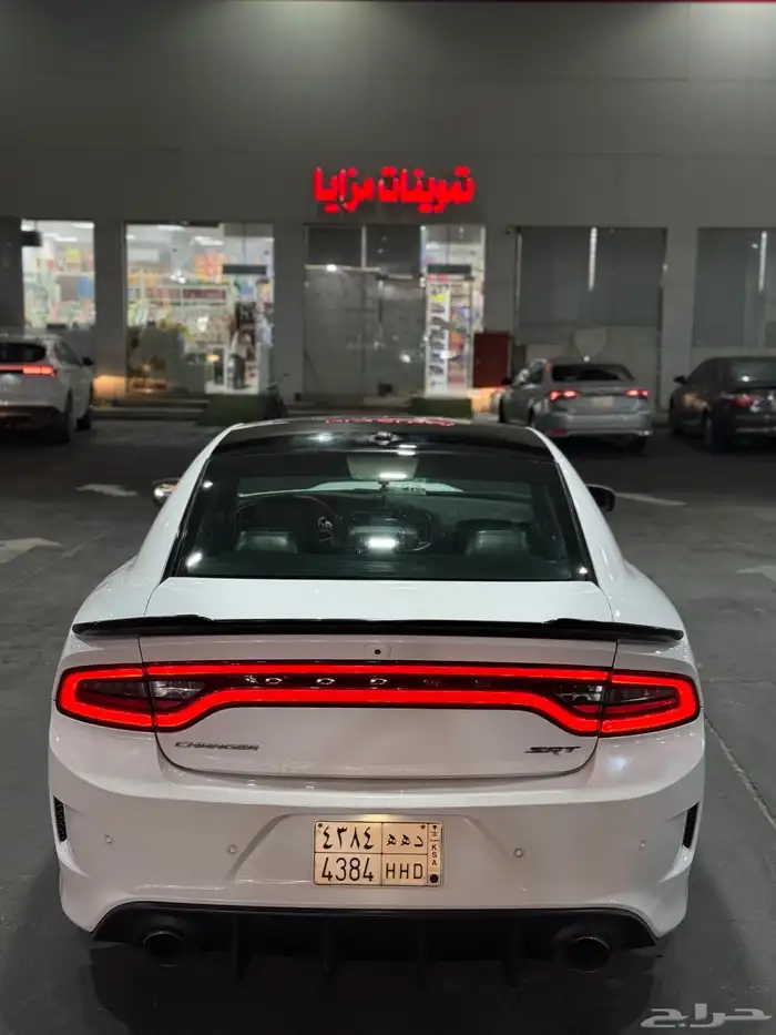 دودج تشارجر 2015 SRT 6.4 ابيض لؤلؤي 3