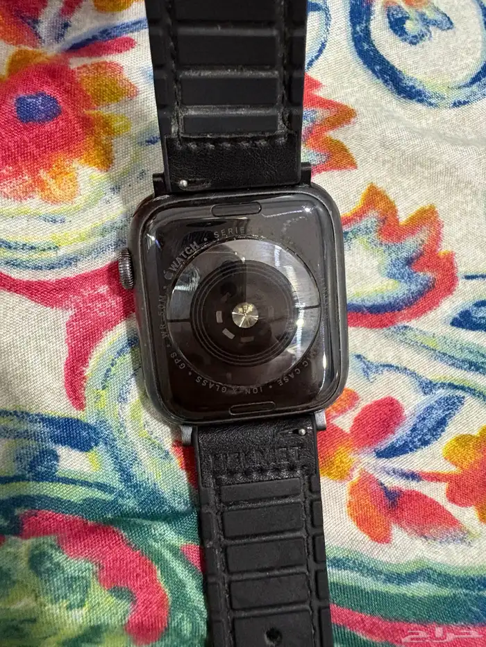 ساعة ابل الاصدار 5 . ساعة أبل سيريس 5 5