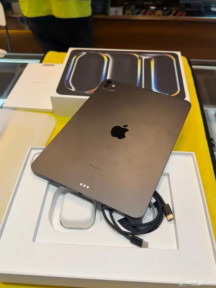 آيباد برو 2024 معالج M4 مع كرتونه وكامل اغراضه جدا  نضيف 7