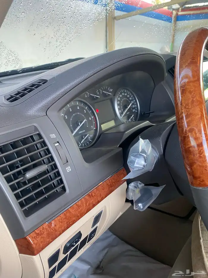 صالون لاندكروزر 2015 5