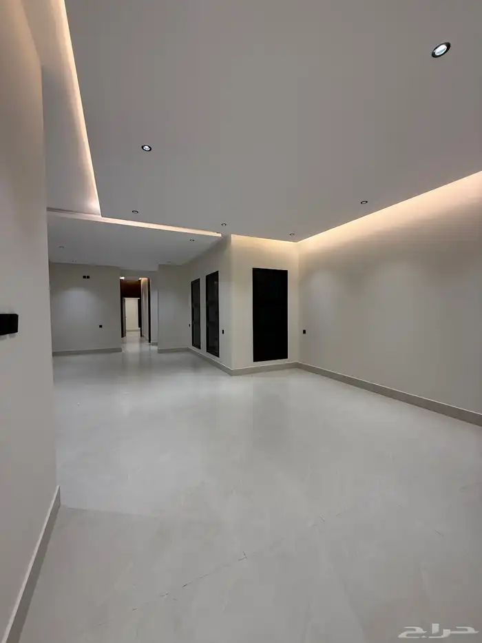 للبيع شقق ارضيه بمداخل مستقله وشقق علويه بملحق ف حي حسام 8