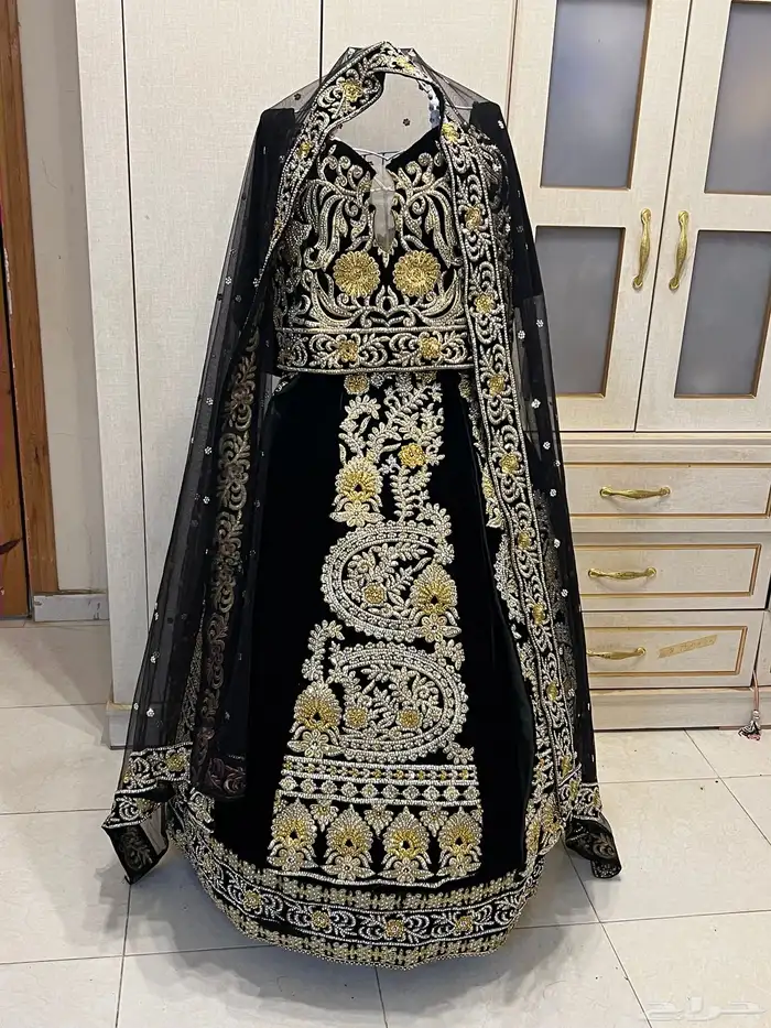 فستان ميل عروس مع م قنع تفصيل لون اسود ب 650 0