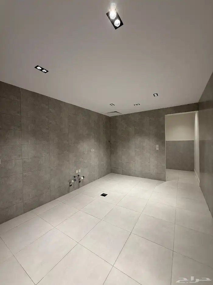 للبيع شقة علوي 6 غرف ببلكونة قرب منتزه المطآر بأبها 550 الف 14