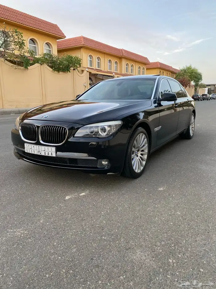 بي ام دبليو 730li موديل 2011 عداد 65 الف كيلو 2